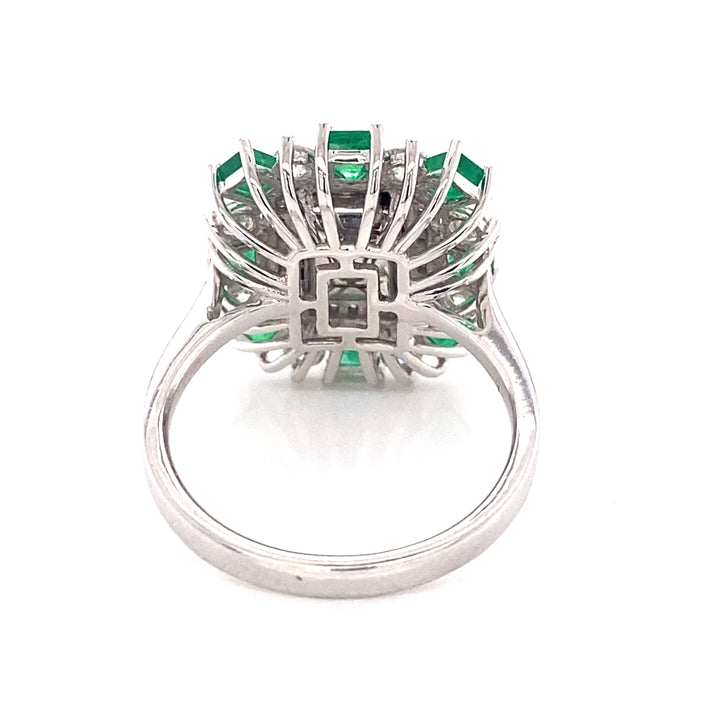 18k Emerald Diamond Ring