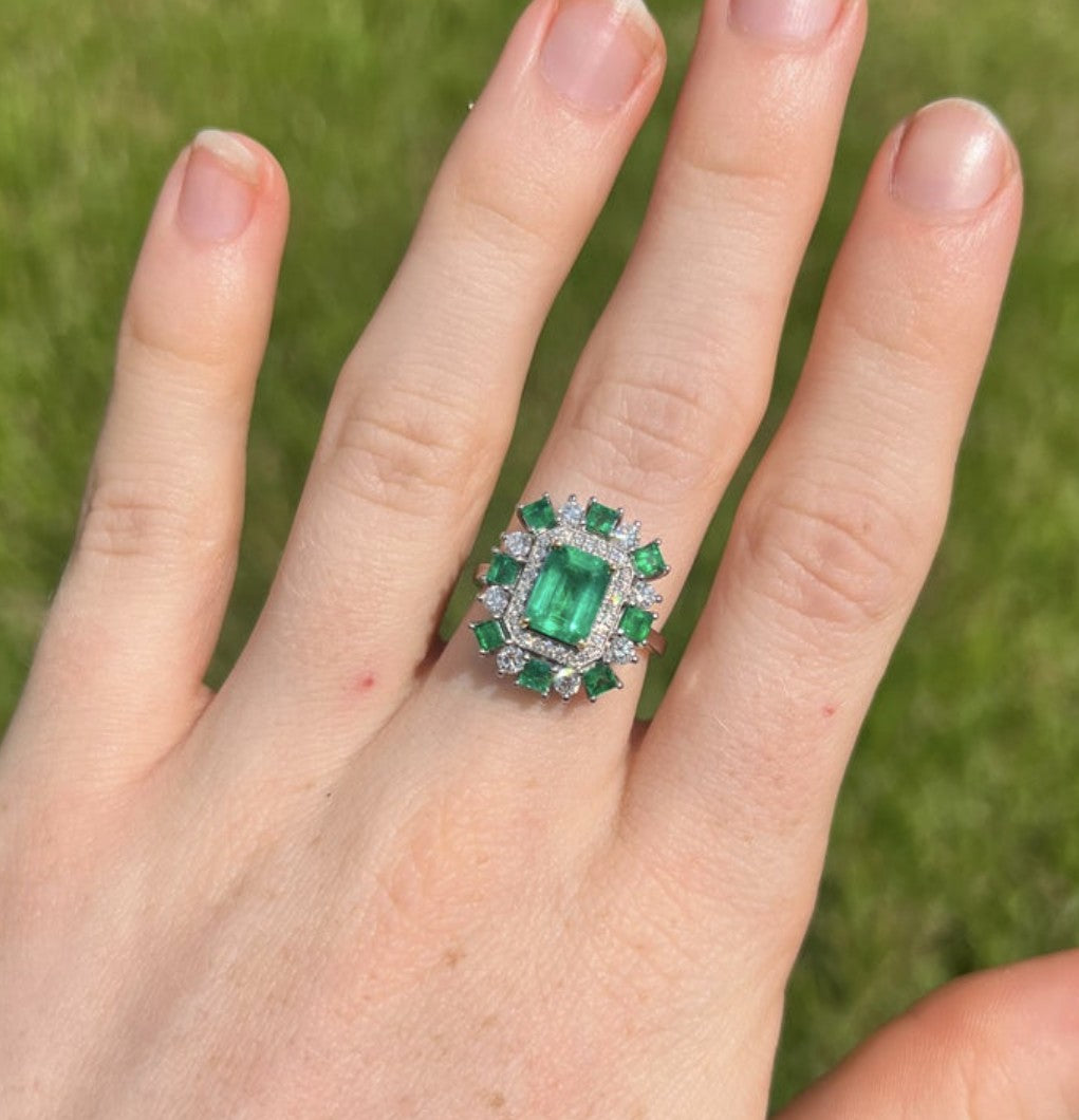 18k Emerald Diamond Ring
